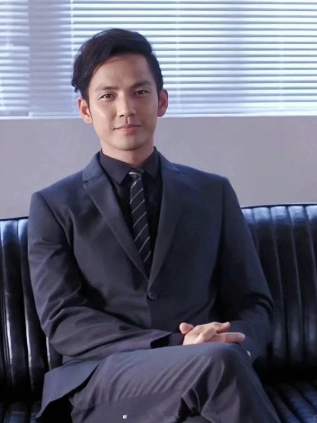 国产剧最懂法的霸总出现了 不用猜就知道是纪封！《蜜语纪》编剧太懂打工人，不玩千金