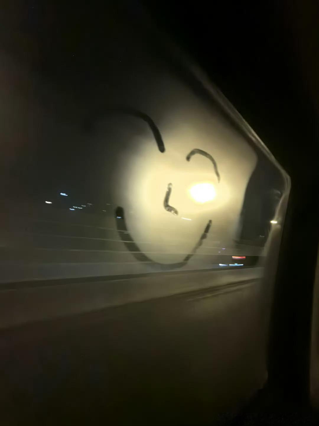 张泽禹回哈尔滨过年  张泽禹回家报备  张泽禹回哈尔滨过年，画了个笑脸捏 