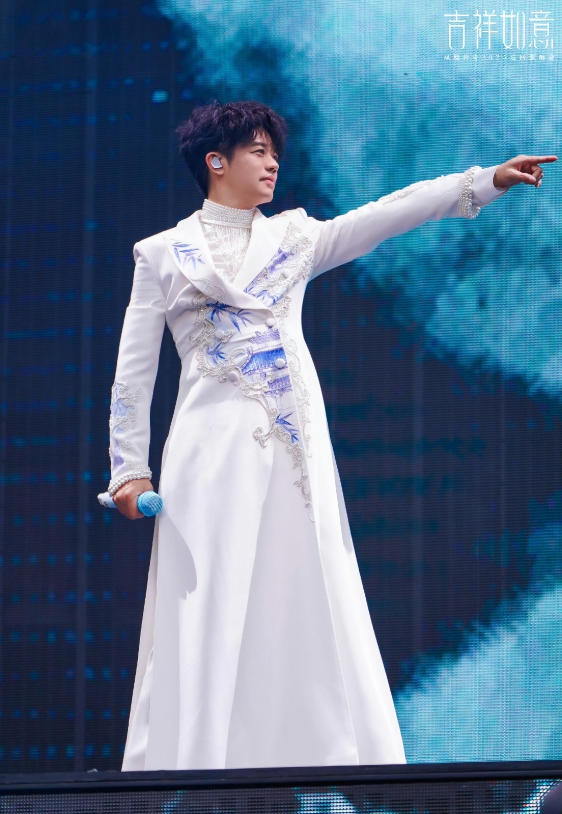 曾毅手表我们又不干预人家的私人生活 就听个歌也太难了吧！！ ​​​