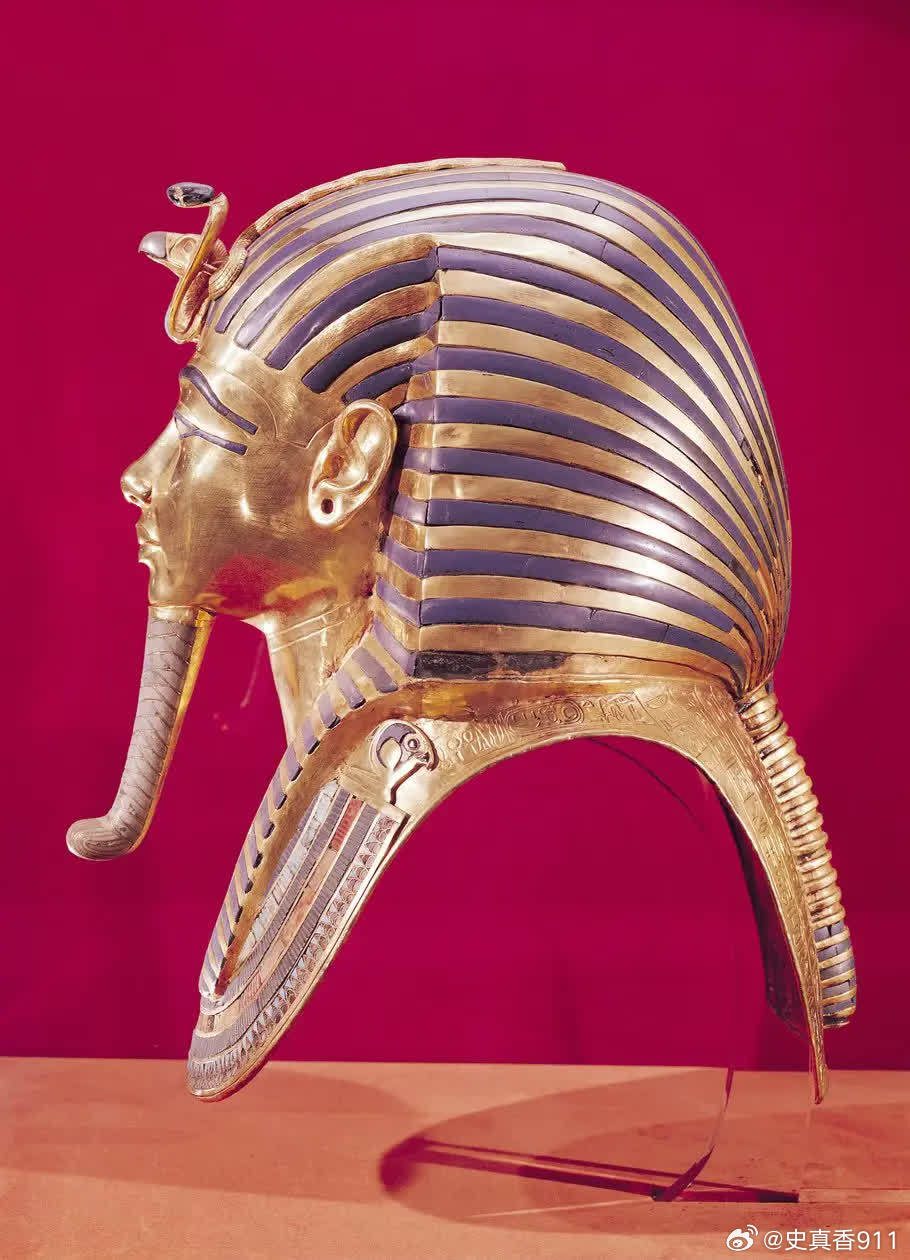 国王Tutankhamun的死亡面具重11公斤(24磅)。面具主要由纯金(22-