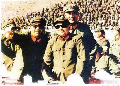 #贪官收22箱现金车被压得上不了坡#今年是小平同志诞辰一百二十周年，小平同志始终