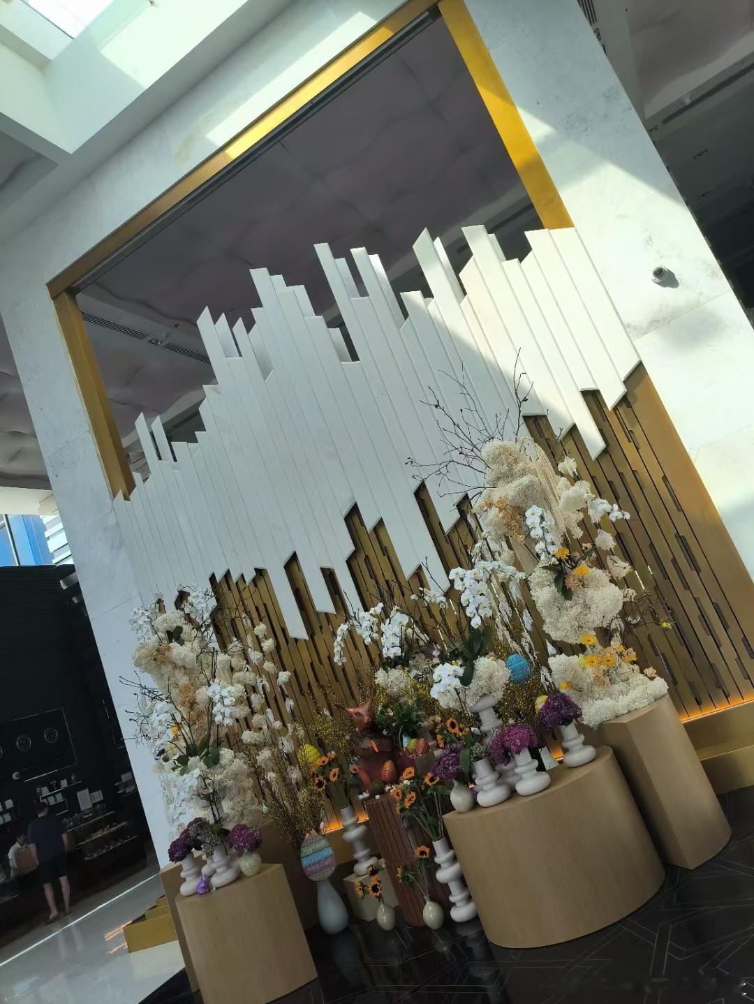 阿布扎比费尔蒙酒店，拥有大片的私家海滩，泳池碧波荡漾，展现阿布扎比的度假风情。套