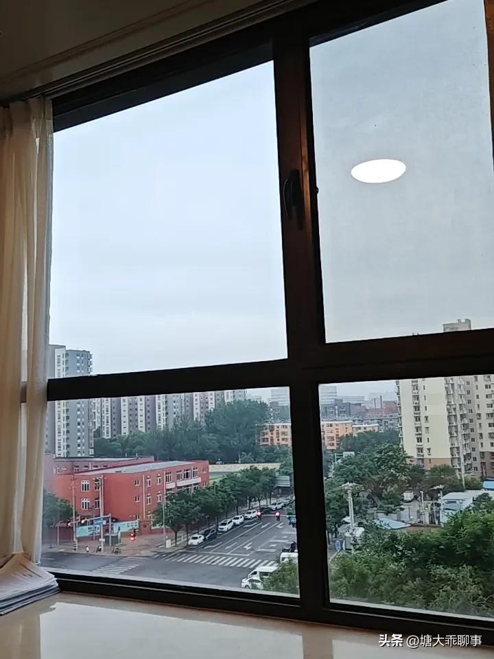 我不相信
但我要求自己做事要有原则
做人要有底线
不为别的
但求心安理得
问心无