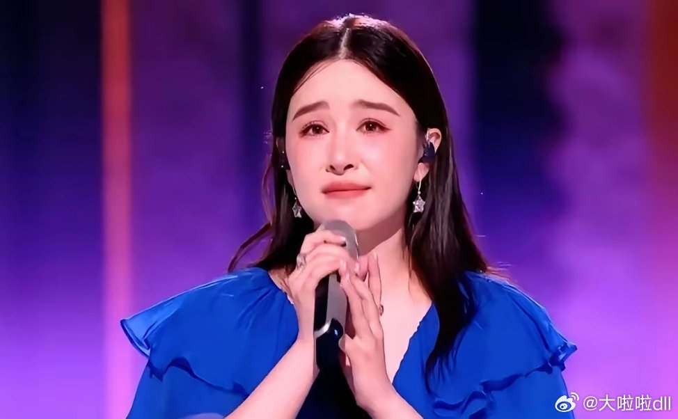 阚清子这波真的太圈粉了！浪姐初舞台，她选了首巨难的《爱的代价》，全开麦没垫音。结