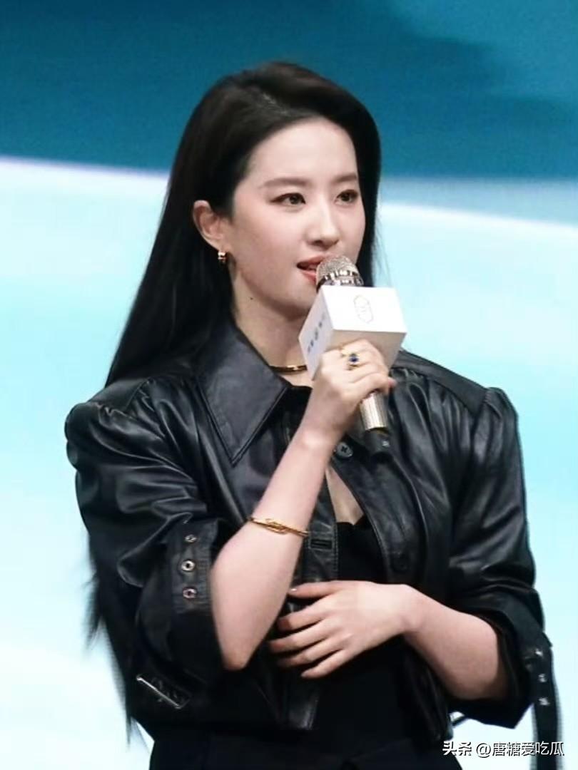 刘亦菲，智界
去查了一下才知道，之前李连杰送女儿的结婚陪嫁车就是刘亦菲代言的智界