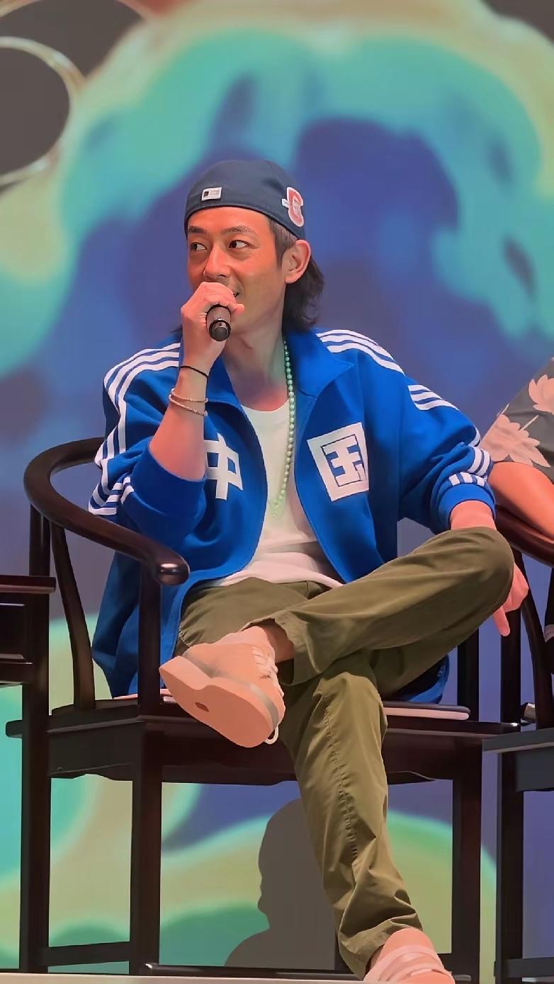 影视圈沉寂多年的陈冠希，

加盟这样的一部马来西亚的电影开机仪式，

当这个消息