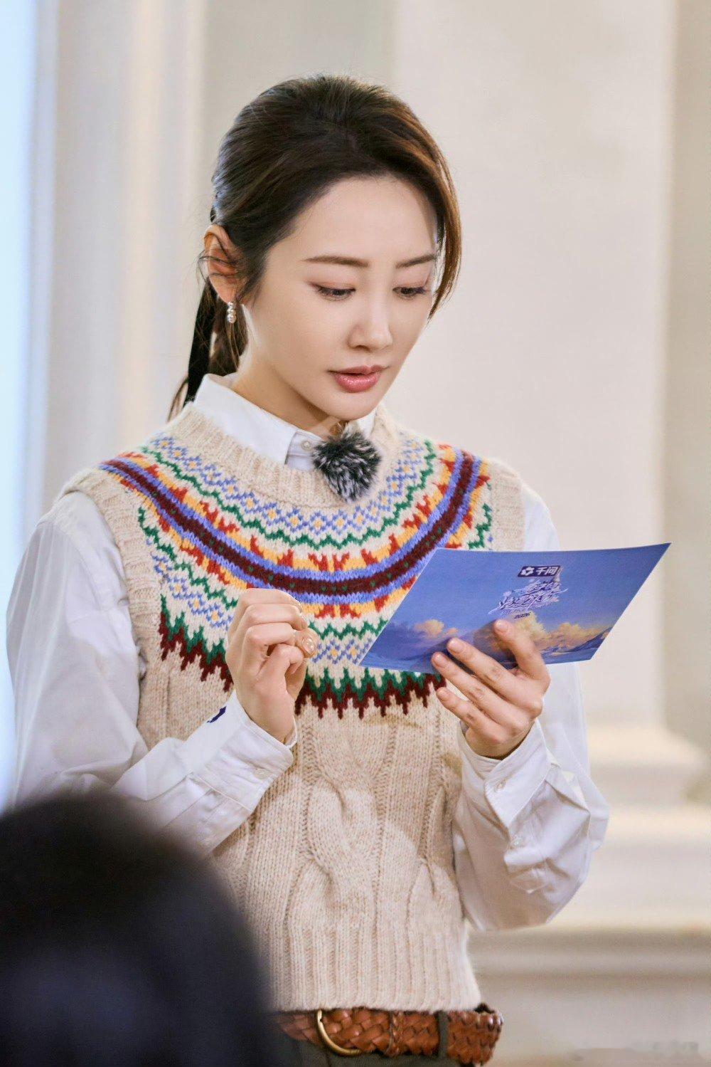 马頔陪李纯上班马頔探班李纯 马頔就这样陪老婆上班，真的说到做到，只要自己没工作就