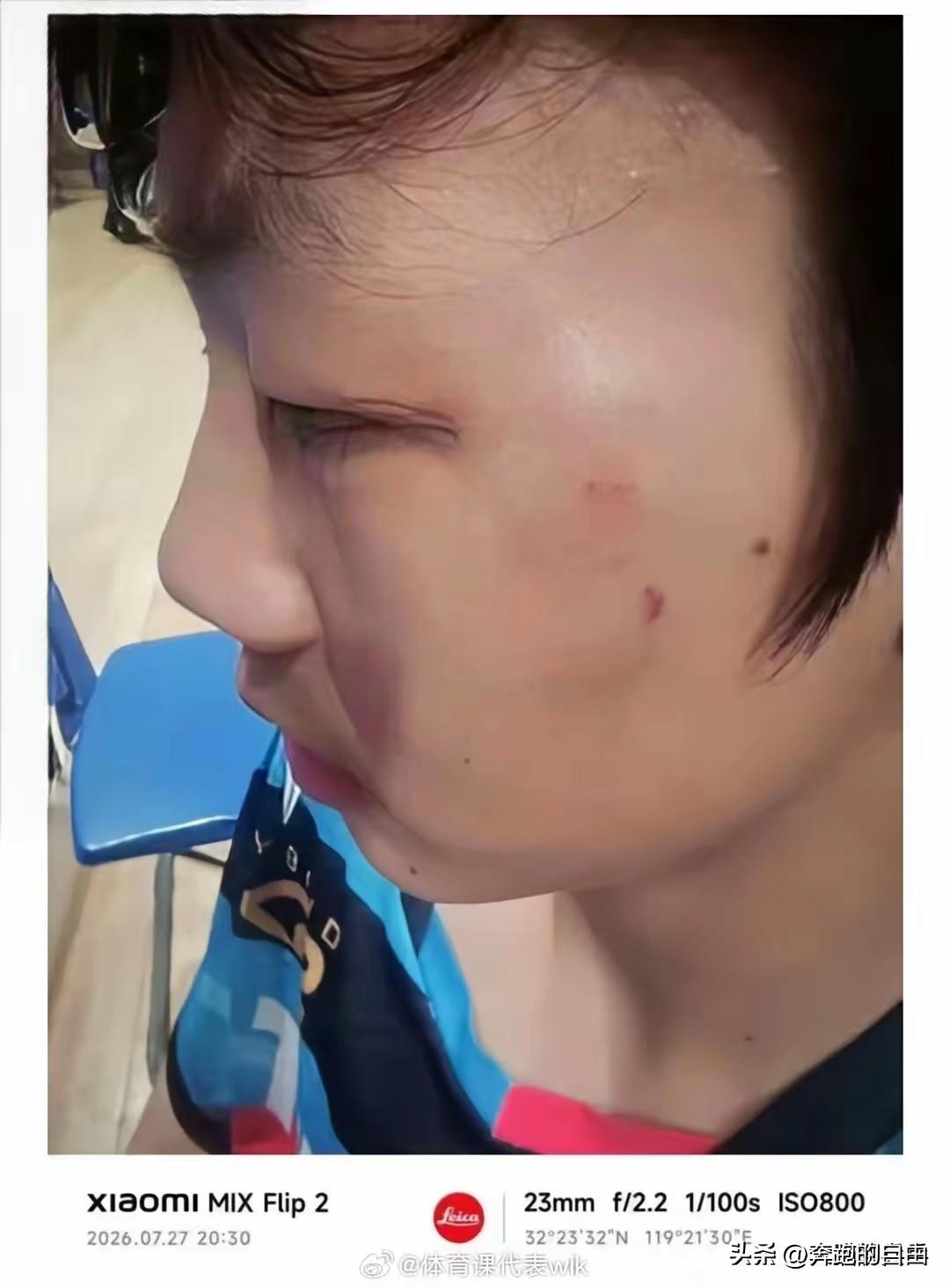 一觉醒来，曹彦灏父母的天塌了。自己的孩子被禁赛了，因比赛失利，殴打对手的视频传遍