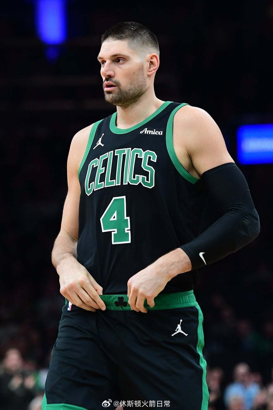 凯尔特人宣布，武切维奇今天上午接受了右手无名指骨折的稳定手术，将在3-4周后接受