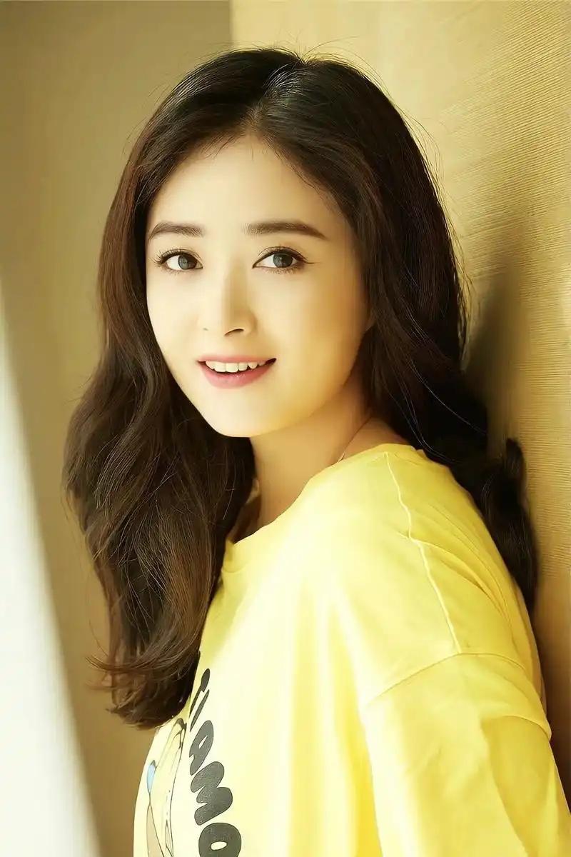 演员蒋欣说：“其实我现在回头看我演的华妃我是看不下去的，我觉得当时演的有点太浮夸