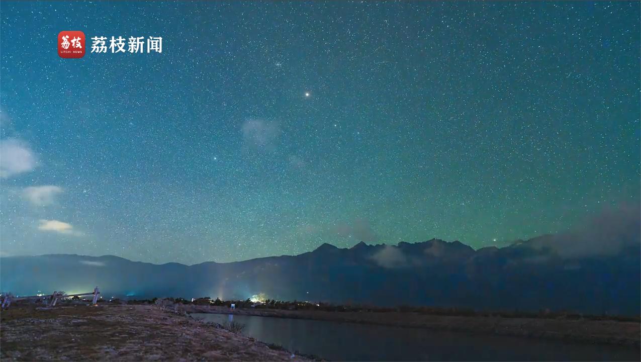 点点繁星！云南丽江珍珠湖冬日星空多彩绚烂