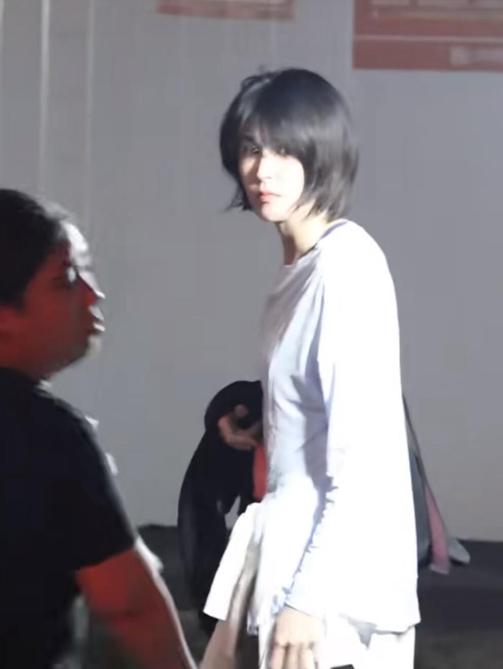 曾沛慈拍完杂志从摄影棚出来这个发型夯爆了！！曾沛慈