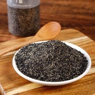 黑芝麻具有补肝肾、润五脏、益气力、长肌肉、填脑髓的作用，可用于治疗肝肾精血不足所