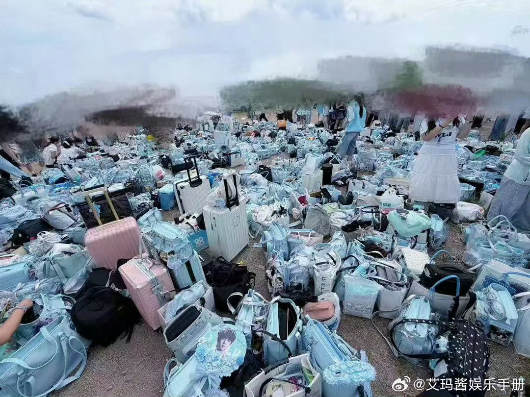 王橹杰家五公线下人气🔥 