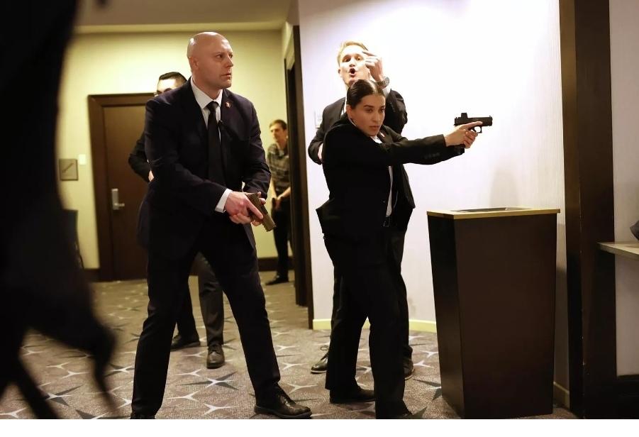 🔥 突发！特朗普晚宴遭枪击，31岁教师持合法枪支闯入，美国控枪再引热议

华盛