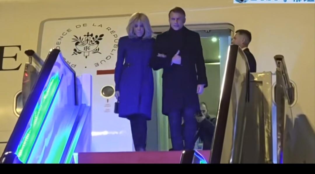 领导夫人就是有气质，这身材怎么看也不像七十多的人啊！