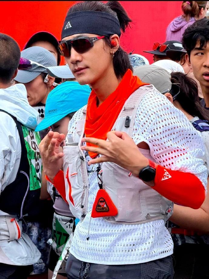 全世界都在偶遇此沙感觉去山里就能偶遇此沙 凭什么所有人都能偶遇此沙啊，我真的狠狠