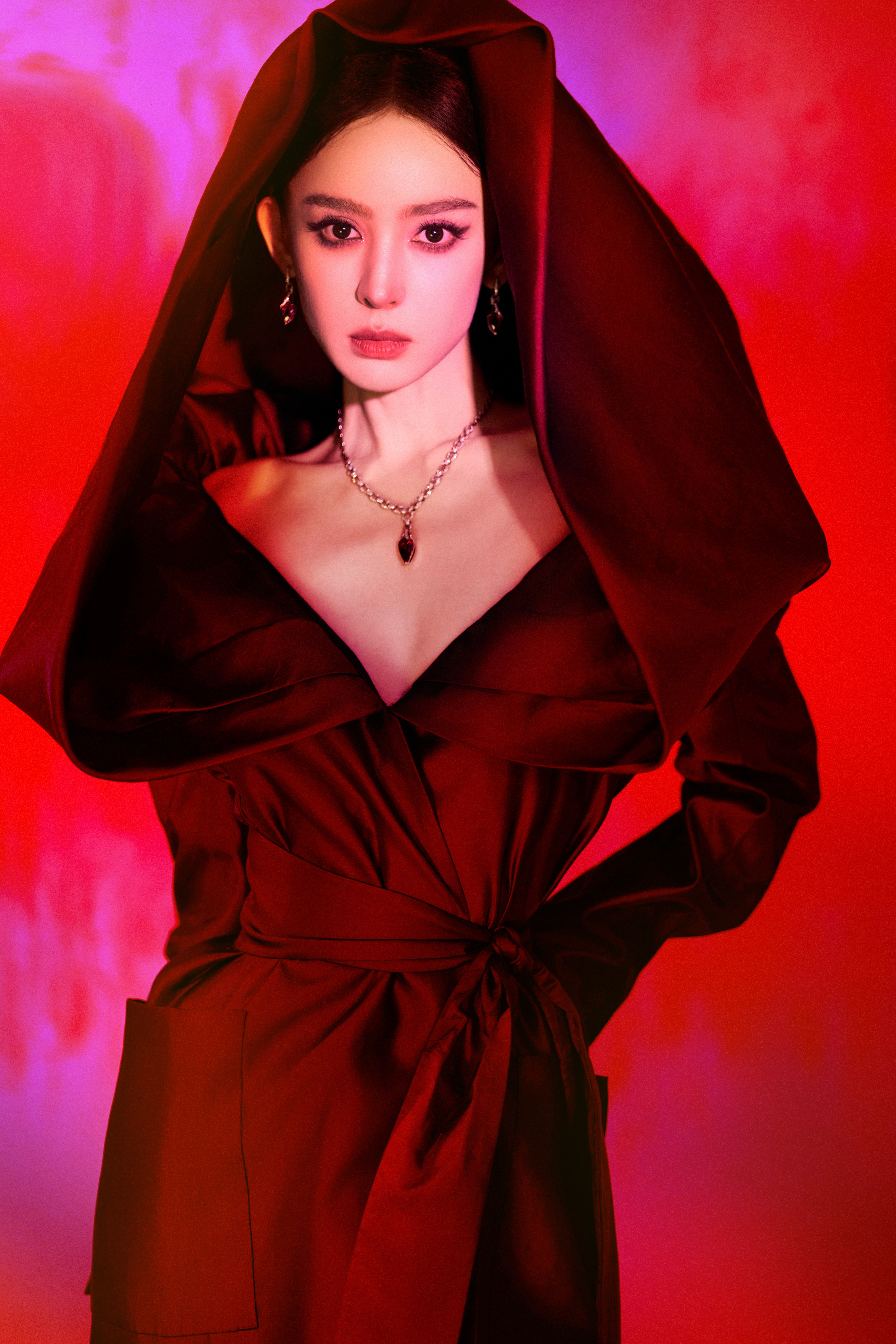 还有娜扎hold不住的造型吗？！完全神颜！#VOGUE红毯##娜扎好瘦# ​​​
