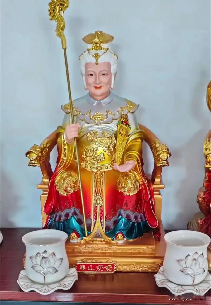 挺灵的，美女去泰山求婚姻，回来没几个月结婚了！
