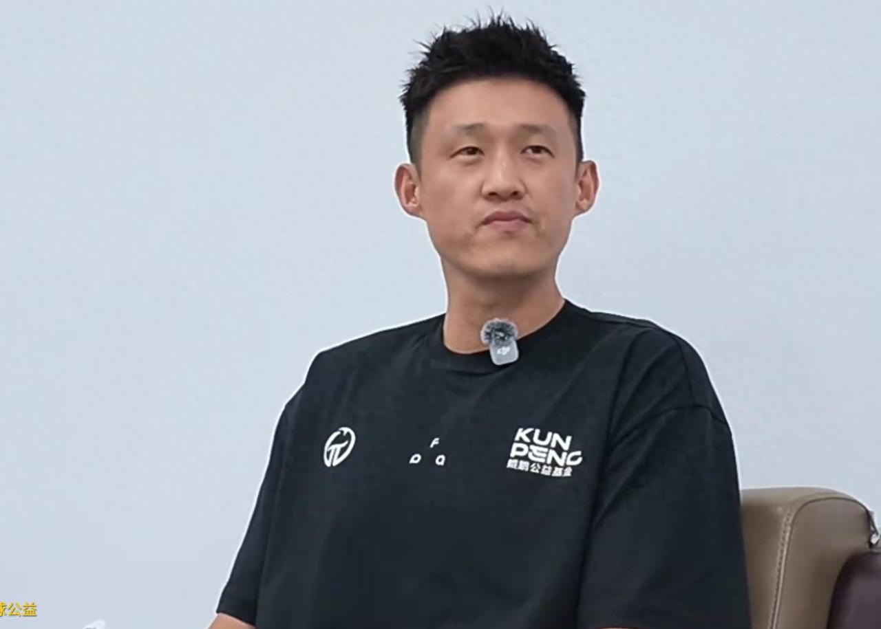 广东队传来最新三个消息，第一个消息让人很意外！

第一个消息：周鹏合同薪资曝光