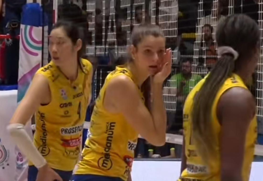 朱婷力挽狂澜，狂砍19分，助力科内利亚诺3-2险胜基耶里！这场凌晨进行的意甲女排