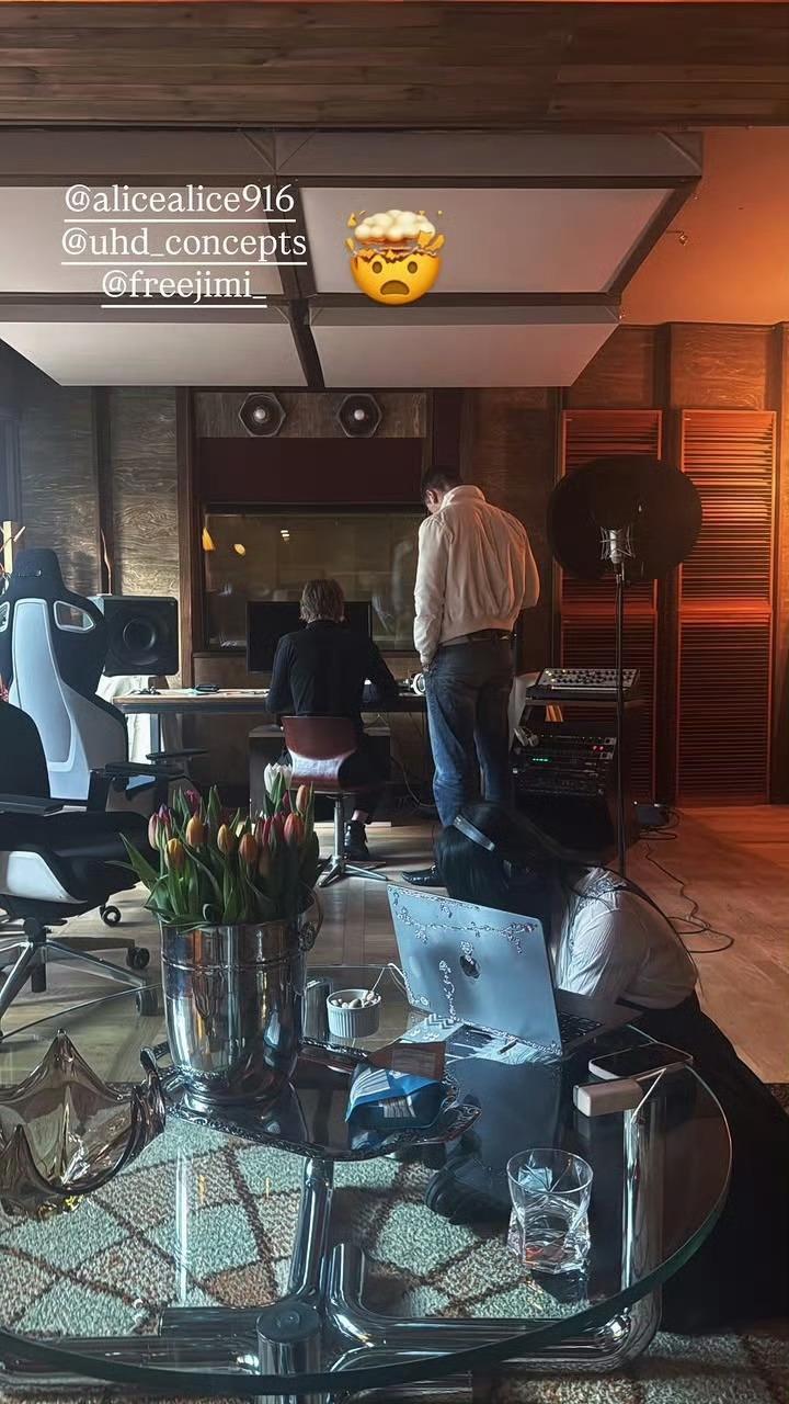 徐明浩 徐明浩ig更新 高精力明浩又在工作了 有这精力做什么都会成功的！