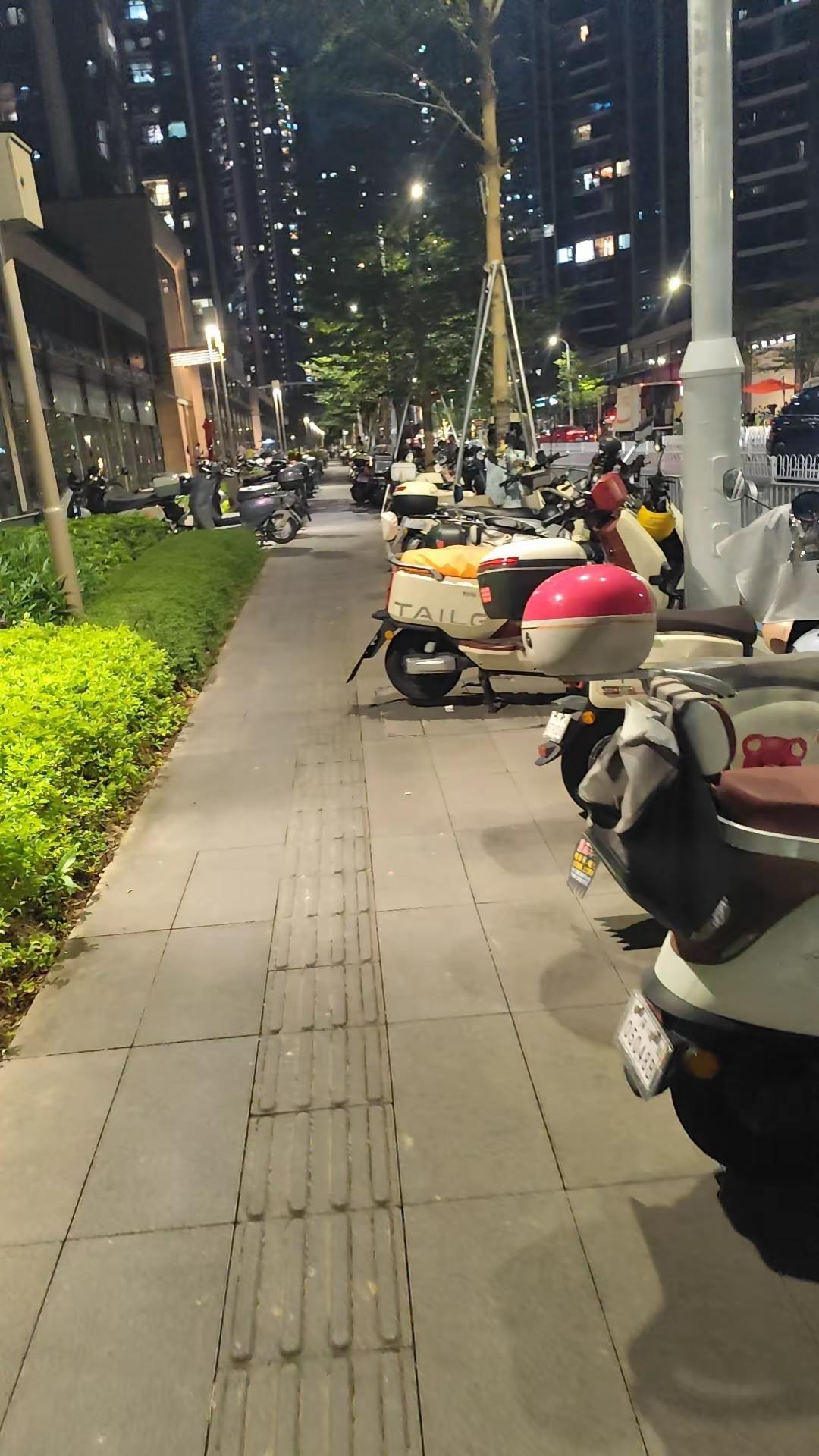 深圳西丽大学城旺棠366大街有没有摊位租。想租个摊位，赚点钱回家过年，有没有 人