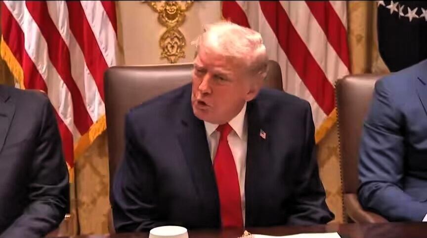 特朗普今天（北京时间1月30日）在内阁会议上又扯到了中国，他表示：“中国的大部分