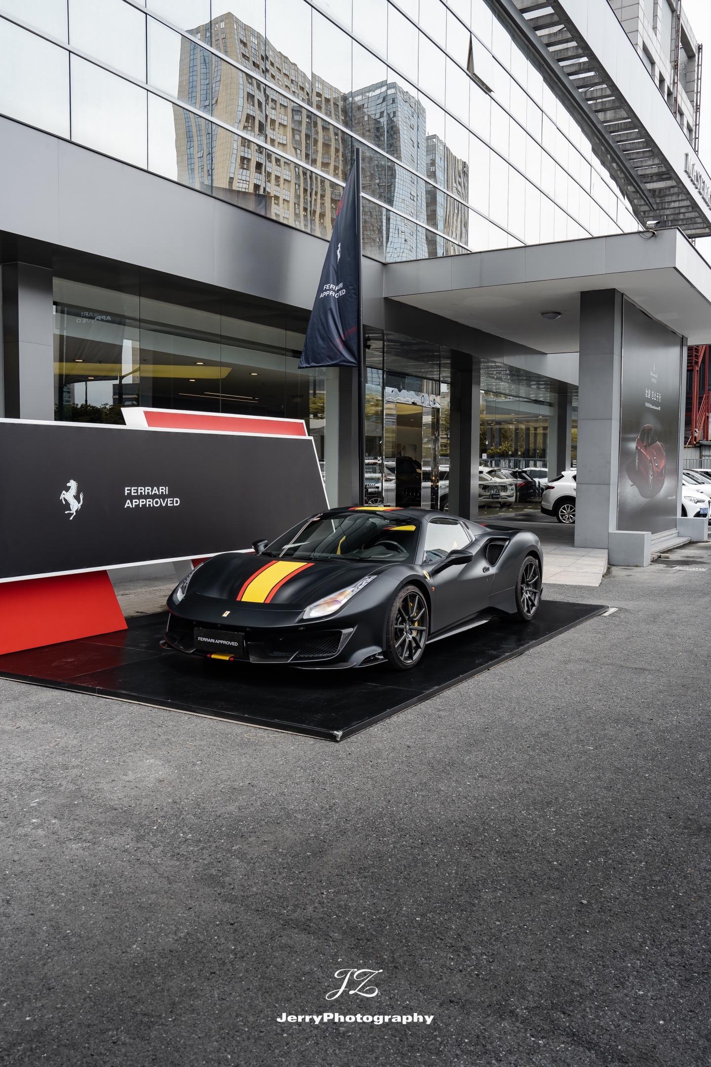 488 Pista Spider.Nero Opaco加黄拉花红线条的...