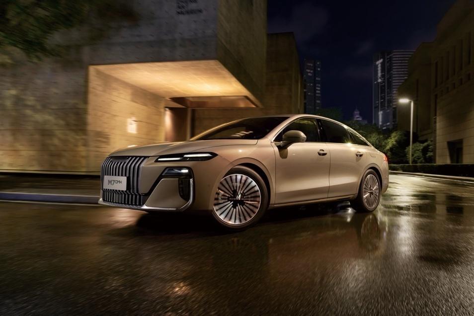 即将到来的广州车展荣威 M7 即将带来豆包 AI 功能。这个玩意还挺好的，可以跟