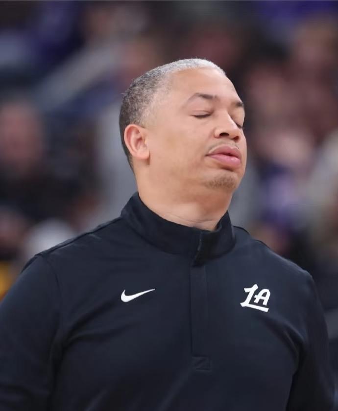 快船全场79分，这个时代只得79分也不容易！

快船被勇士一顿爆锤，79-98惨