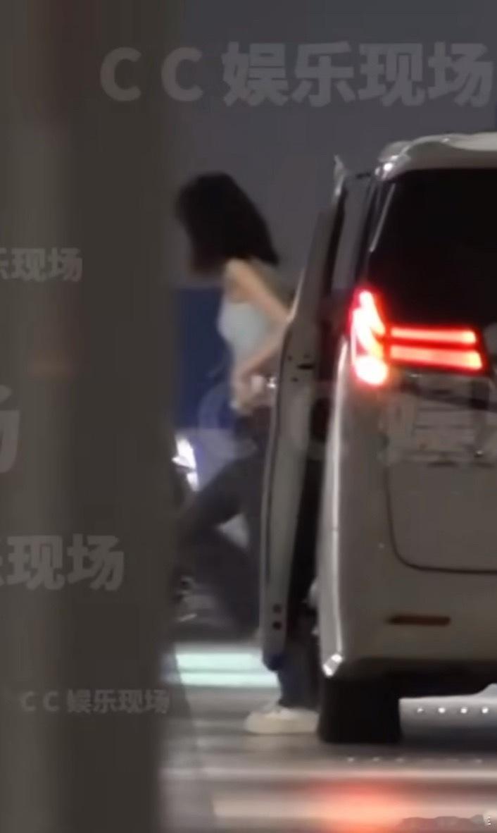 曝孟子义李昀锐恋情同住一个单元楼？那很难说了，吃瓜向来是疑罪从无，疑情从有[do