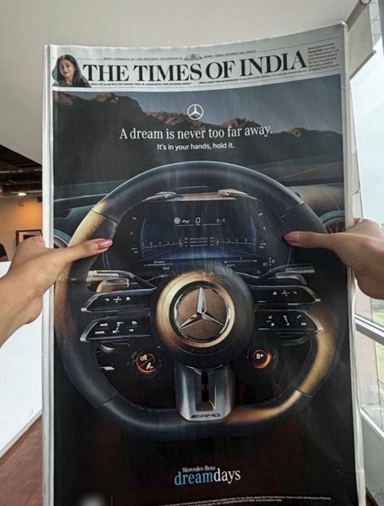 非常有创意的报纸广告看报纸就能体验一次初级“试驾”但显然在中国是行不通的因为几乎