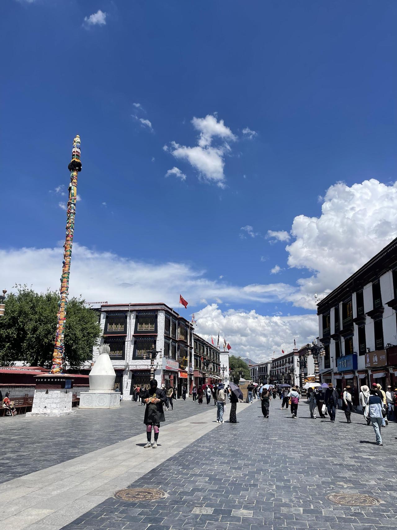 在八廓街，我和信仰撞了个满怀

没到拉萨之前，我对八廓街的所有想象，都停留在“一