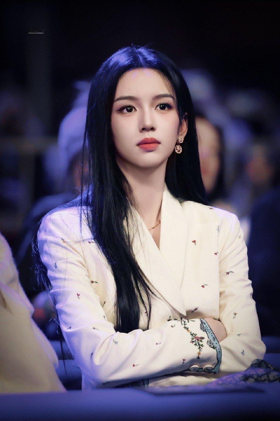 我们抓紧了所谓的人生周也周也谢清圆 ​​​