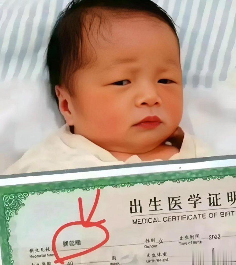 天才啊，等考试的时候就知道了，别人都写了半面了，他这个名字刚写完！ ​​​