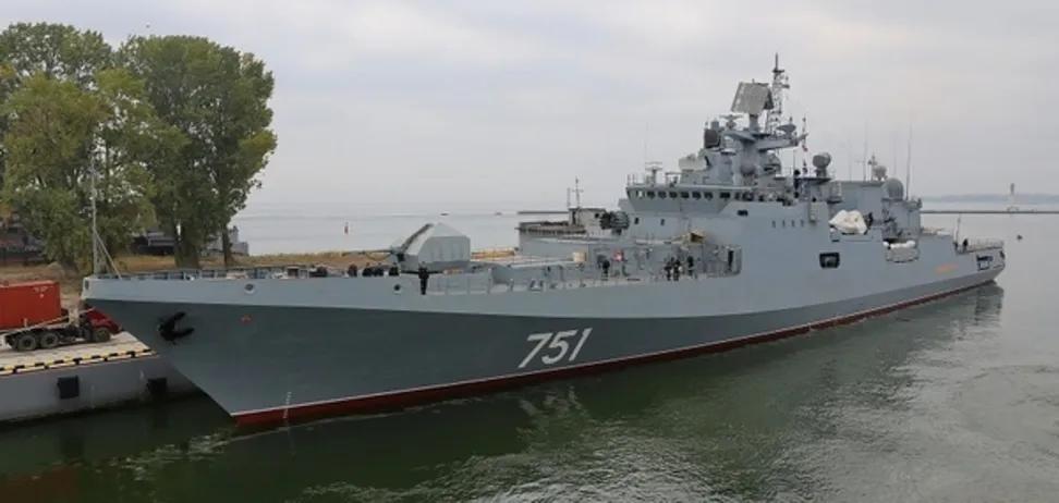 在乌克兰武装部队与乌克兰安全局联合攻击俄罗斯新罗西斯克港时，导弹护卫舰“埃森上将