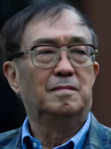 2008年，著名导演谢晋去世，刘晓庆手提一个黑色塑料袋出席他的葬礼，谢晋的妻子徐