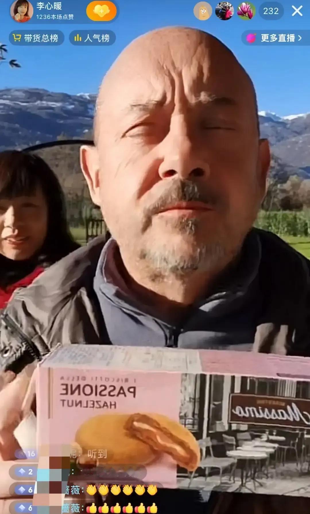 昨晚李心暖把光头哥摁在镜头前卖干吧饼干，光头哥直接开嗓，英文歌飙得比饼干还酥。