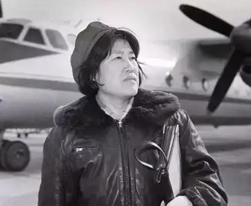 1949年，上海解放，21岁的上海妹子陈志英报名参军，成为新中国第一批女飞行员之
