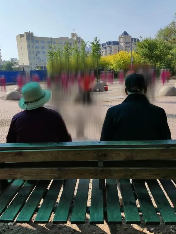 人到了60以后，亲姊妹，是不是也应该少走动了？混了这大半辈子，经济，文化，各个方