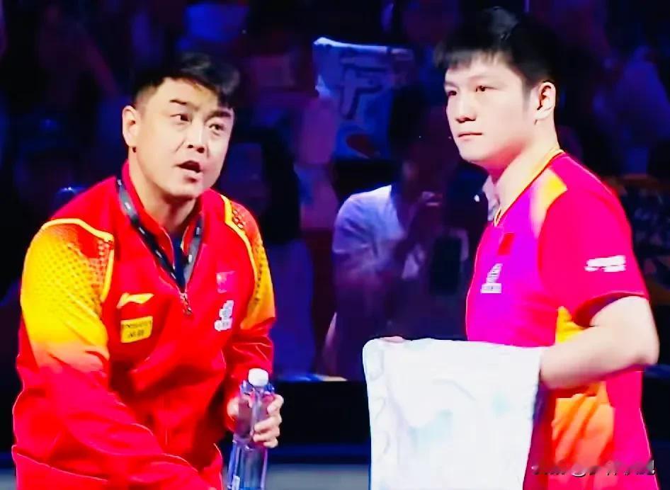 樊振东3-0淘汰韩国球员李尚洙，顺利晋级WTT重庆冠军赛男单十六强，三局比分11