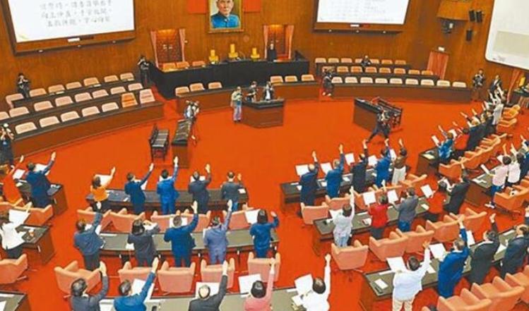 给国民党和民众党一点掌声

虽然我知道你们不爱听
但是今天这事还是得说说
那就是