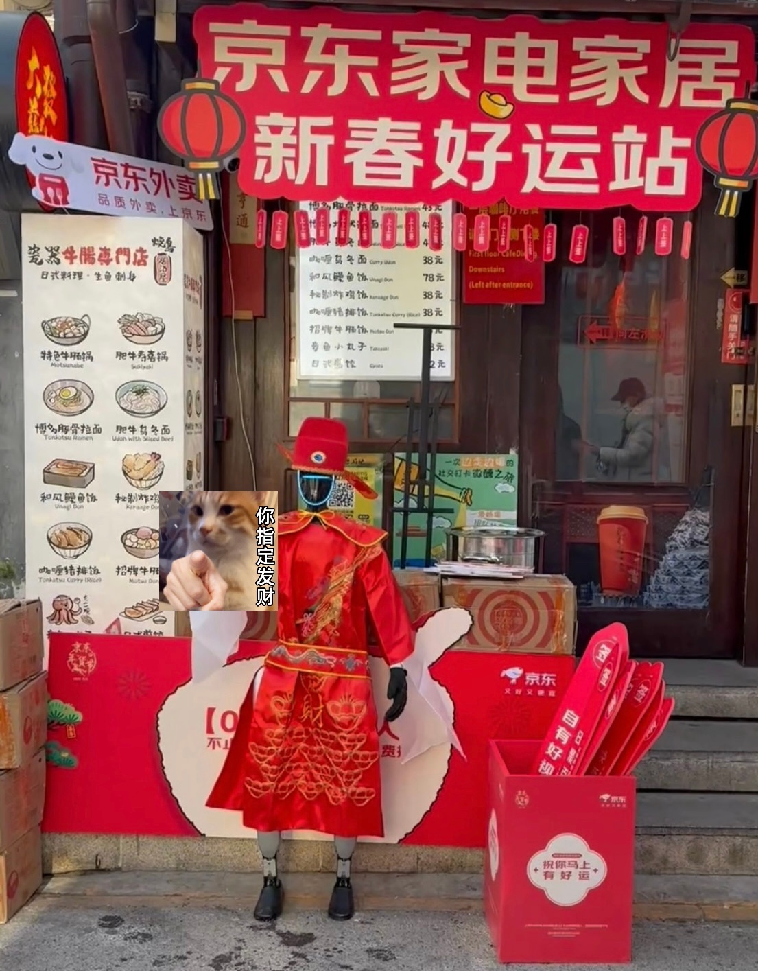 外国游客被雍和宫祈福机器人惊呆 别说外国人了，在雍和宫门口见到机器人烧香祈福，我