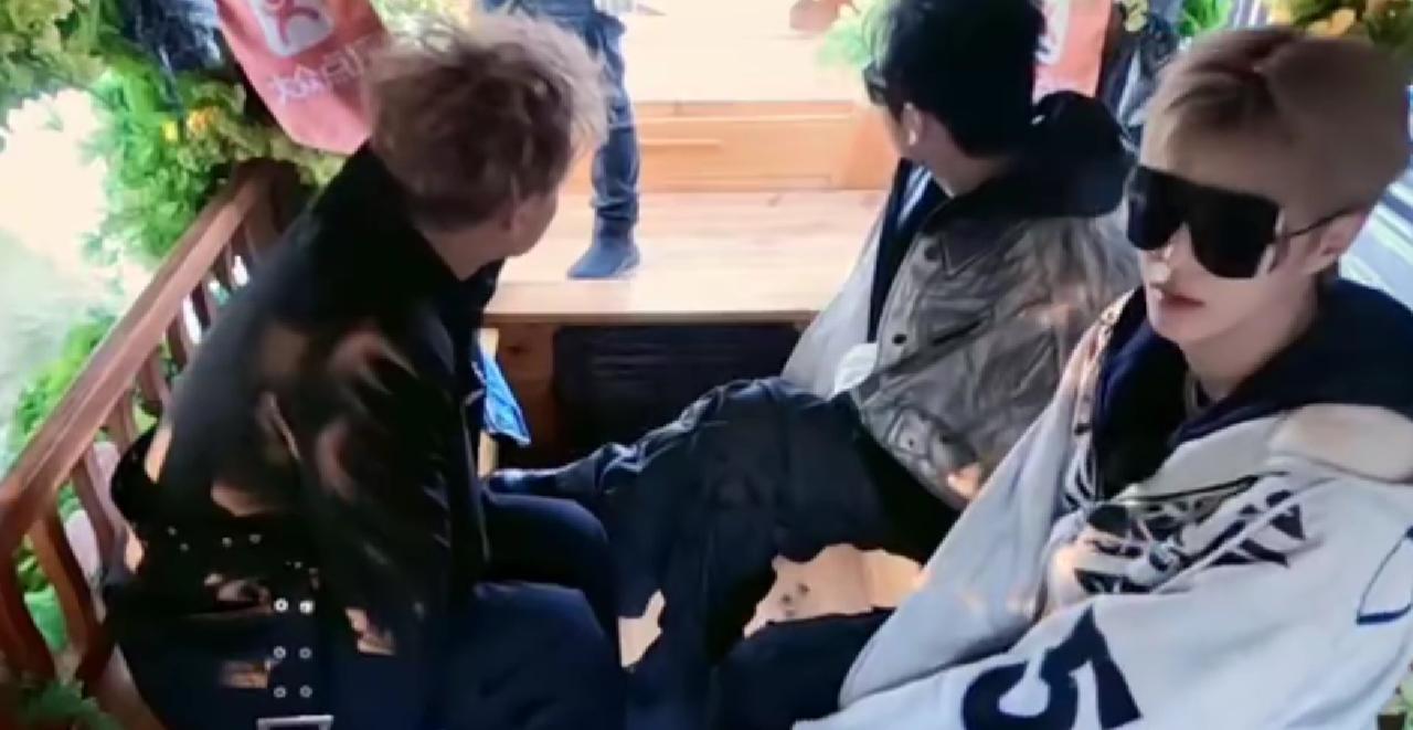 范丞丞自曝体重63公斤，黄子韬羡慕到嗷嗷叫，还直言自己从没练出腹肌
最近综艺《宇