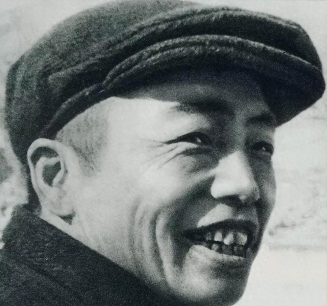 景希珍在彭德怀身边工作十六年，分别十二年后亲自护送首长灵柩回京的经历
1965年
