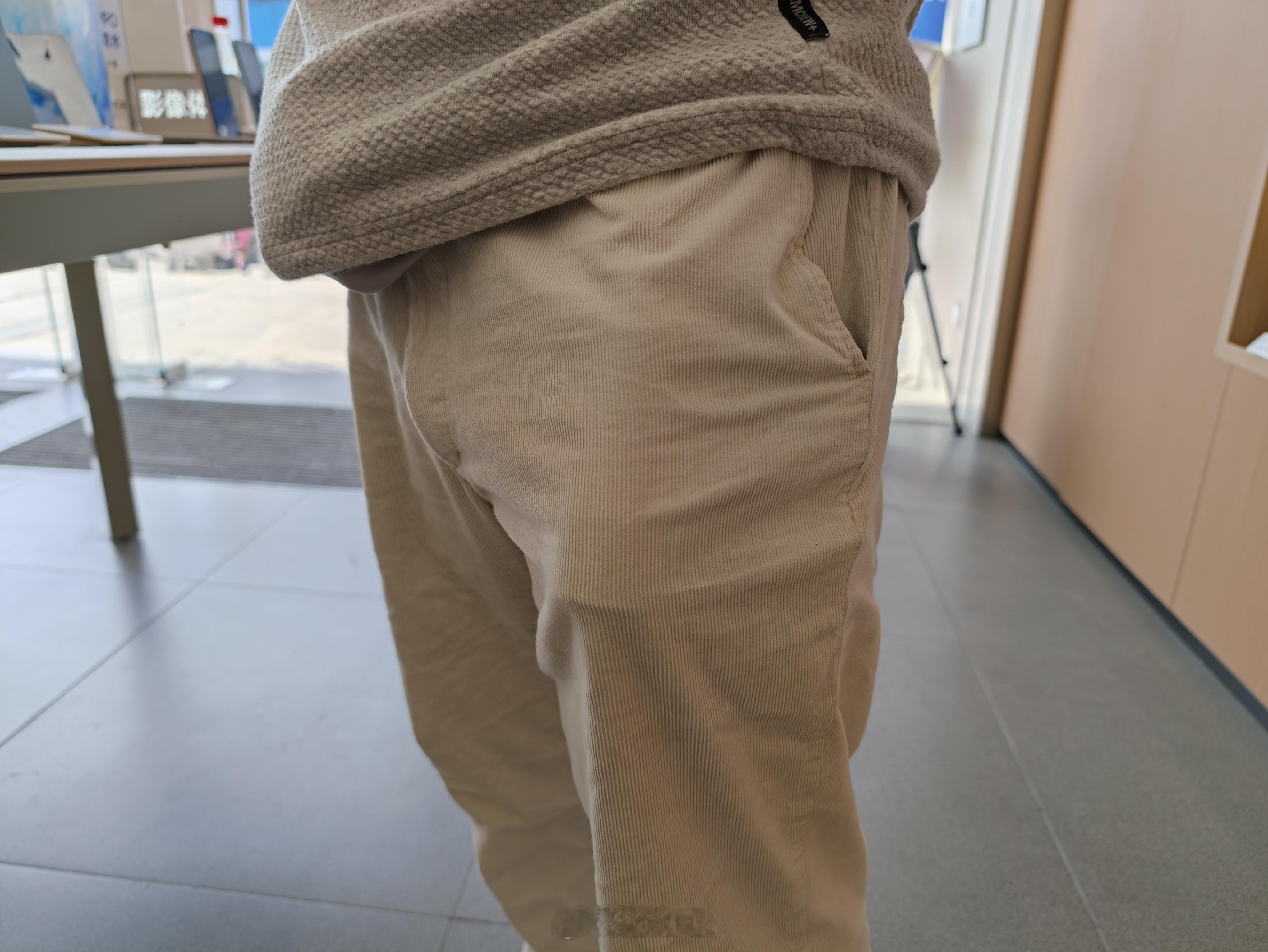 x9u摄影套装装到裤子里过演唱会安检悬，鸡凸实在是太大了 