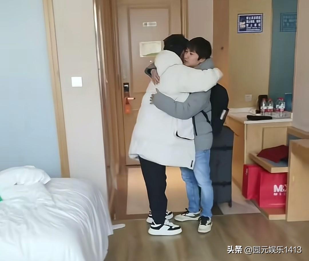 张云鹏和高洋再一次分别。高洋更新视频说最后一顿早餐，下次聚会是在加加拿大相聚。