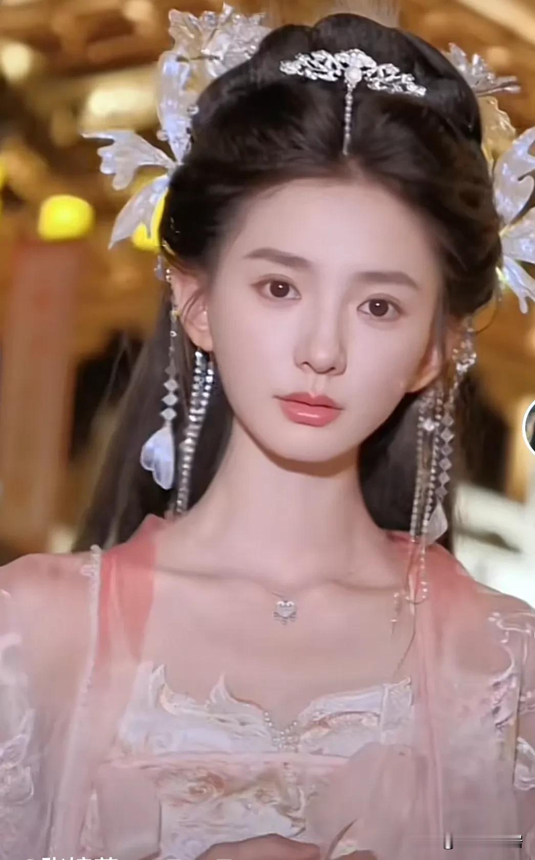 万万没想到❗美是美，就是看了让人记不住！有点似曾相识吧，还想不起来❗

其实她可