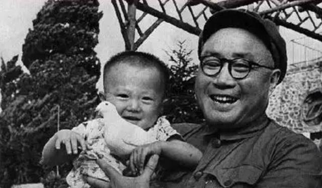 1979年，我军战士巡逻时，意外发现一个手脚溃烂之人，他身上有一支枪和300发子